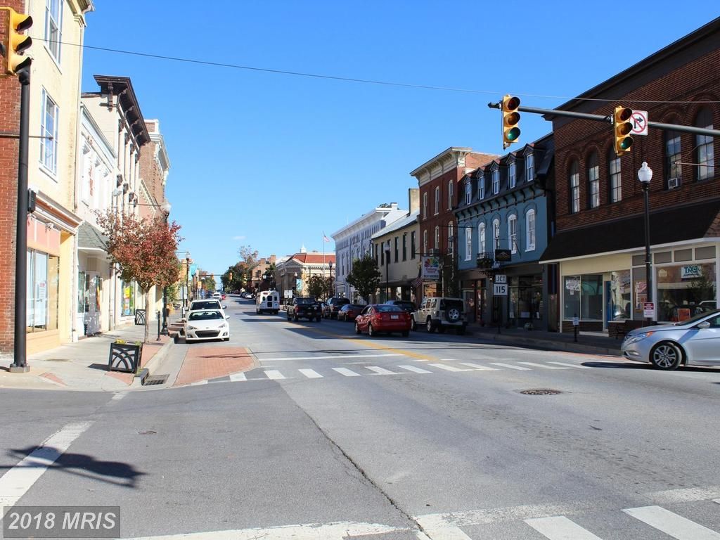 202 W Washington St, Charles Town, WV 25414